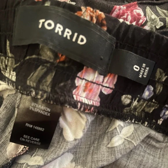 JBH* Torrid Black Floral Jogger Pants - Picture 5 of 5